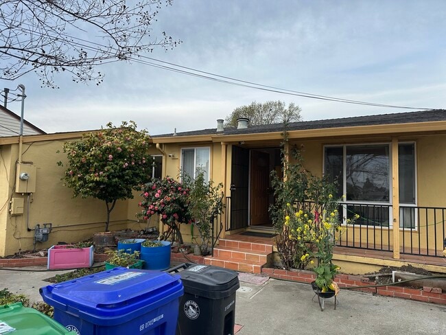 Photo - 15884 Connolly Ave