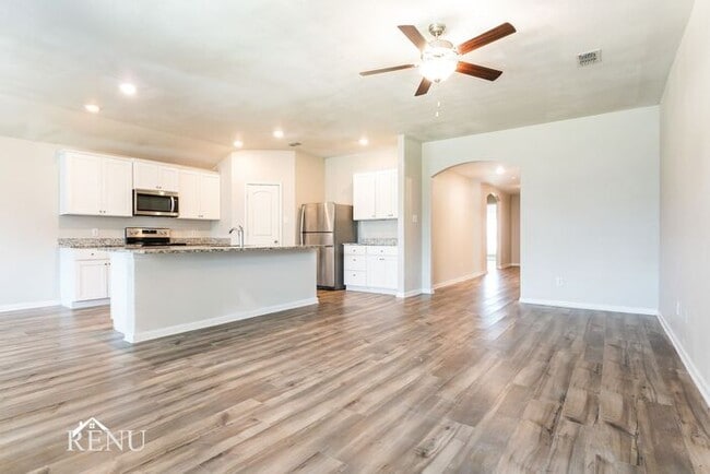 Photo - 2005 Hialeah Dr