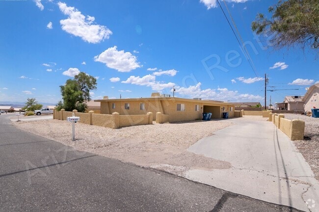 Building Photo - LARGE 3 BEDROOM DUPLEX Rental