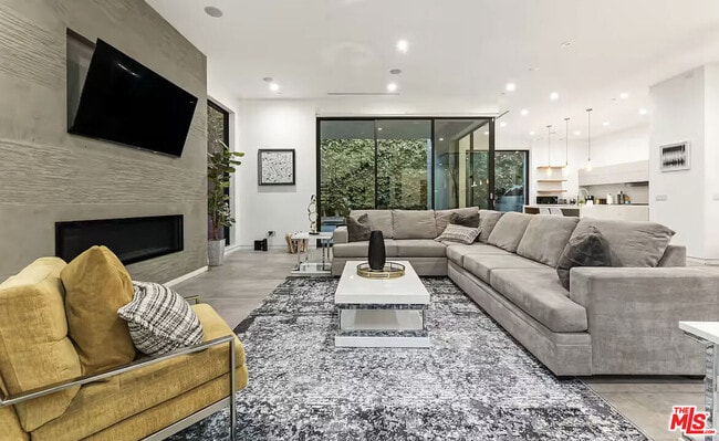 Photo - 742 N Cherokee Ave