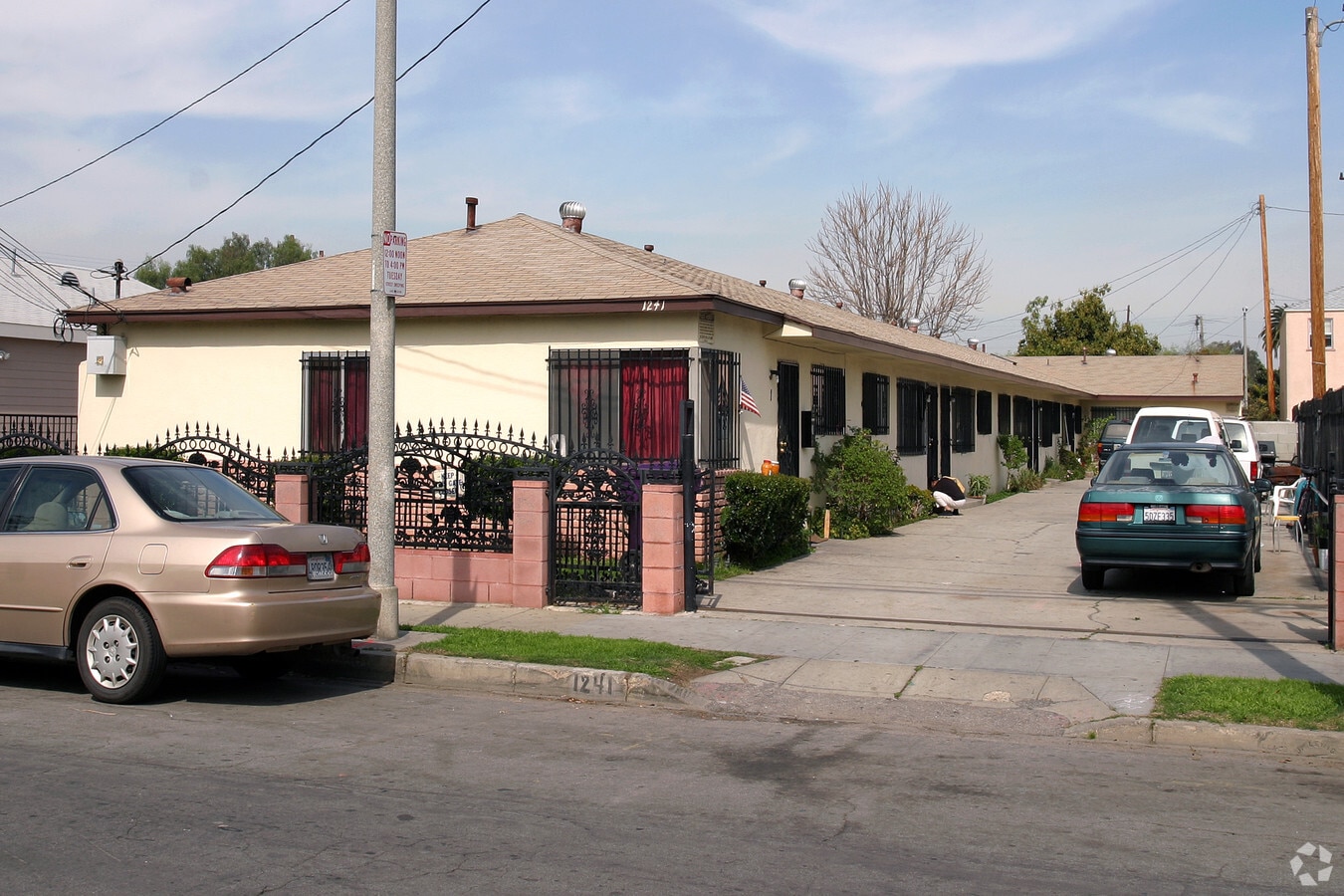 Photo - 1241 E 15th St