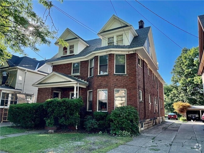 Building Photo - 1248 W 10th St Rental
