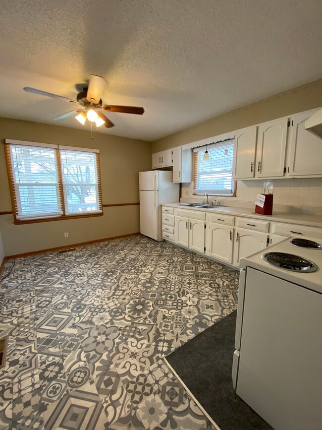 Photo - 1302 N Centennial St