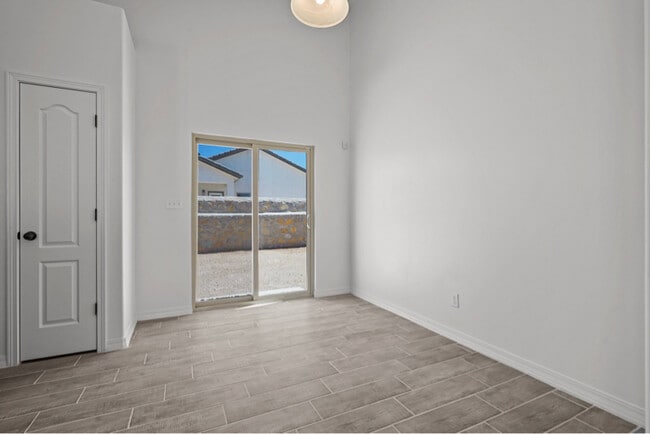 Photo - 12832 Linstead Ave