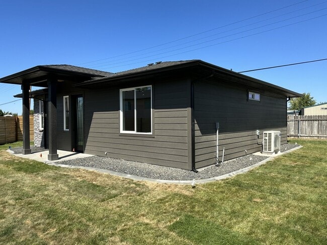 Photo - A Bright & Contemporary Home in Pasco