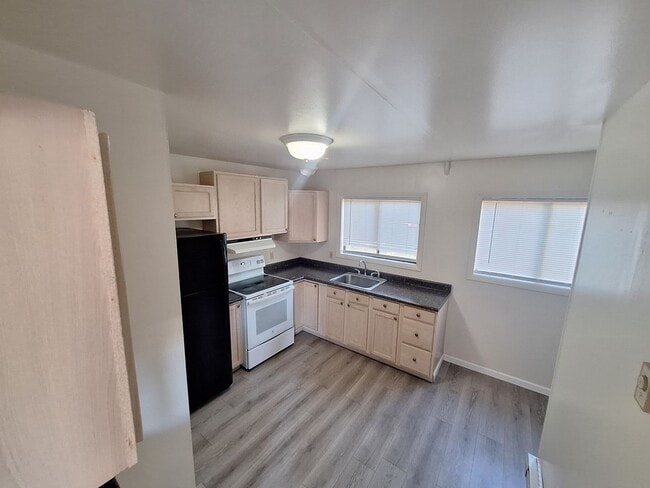 Building Photo - 550 W Main St Unit 550 (Studio)