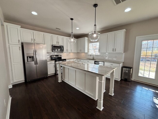 Photo - Stunning 5-Bedroom House near Stallings with Fenced in Yard