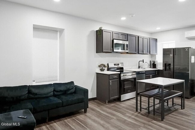 Photo - 1368 Central Ave Unidad 2