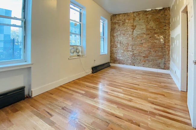 Building Photo - 273 Sumpter St Unit 2