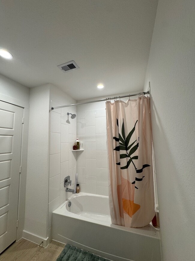 Building Photo - 7834 Calabria Dr