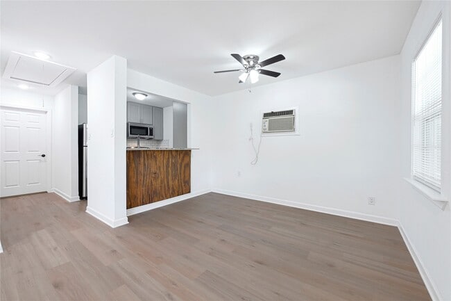 Photo - 5718 Eskridge St