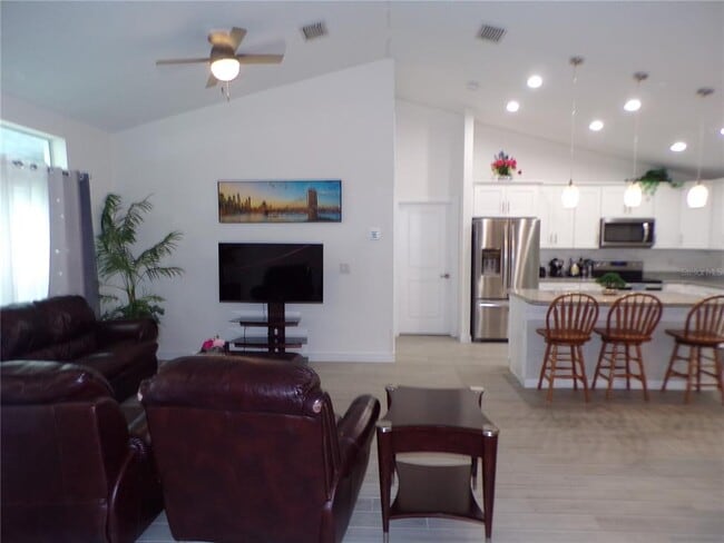 Photo - 326 Millport St NW