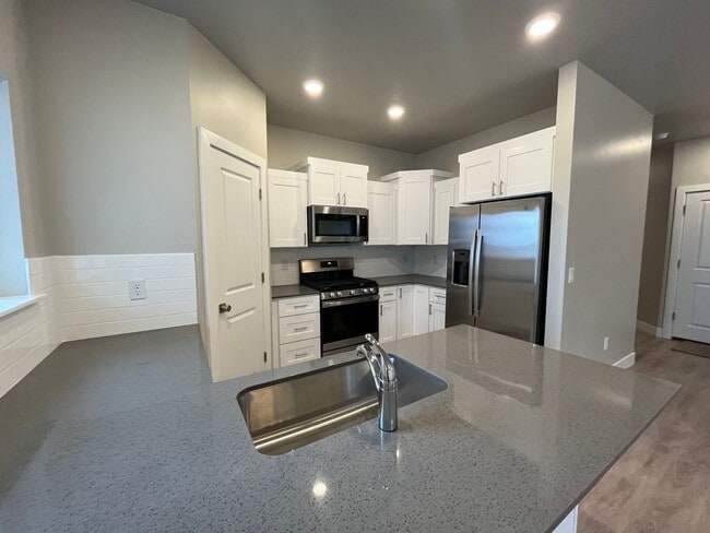 Photo - Beautiful Brand-New Townhome!!