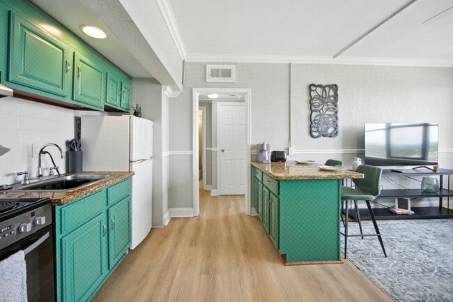 Photo - 311 W Ashley St Unit Renovated High-Rise 1BR