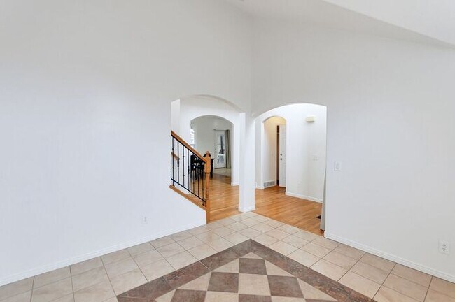 Photo - Beautiful 5 Bedroom Home in West Valley - ...