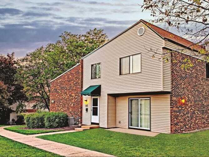 The Townhomes at Highcrest For Rent in Woodridge, IL