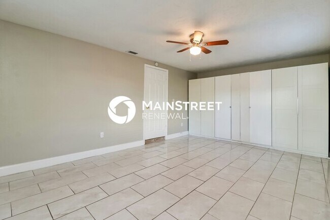 Photo - 3 Bedroom Pet-Friendly Home in St. Petersburg, FL with Main Street Renewal