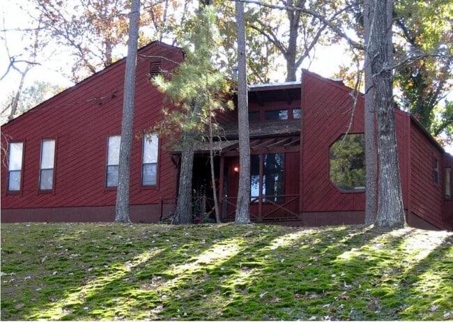 Building Photo - 257 Castleair Dr NE