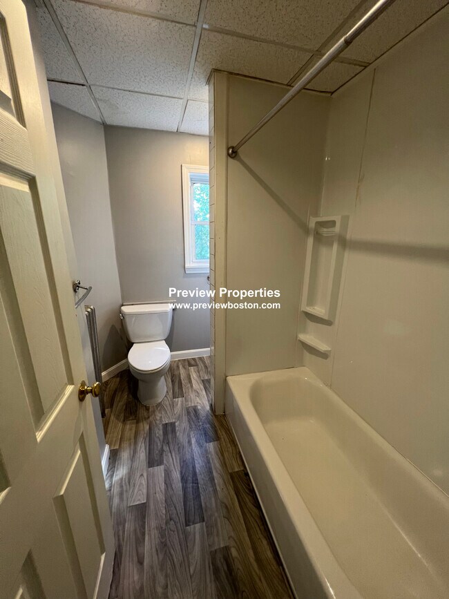 Photo - 696 Broadway Unidad 1