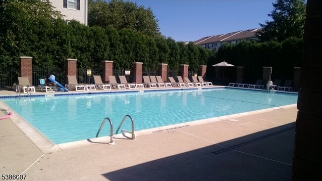 Photo - 113 Riverwalk Way