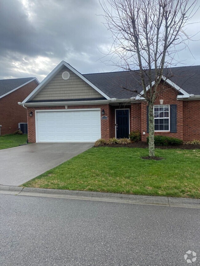 Building Photo - Karns 2 bed/2 bath with a Neighborhood Pool Rental