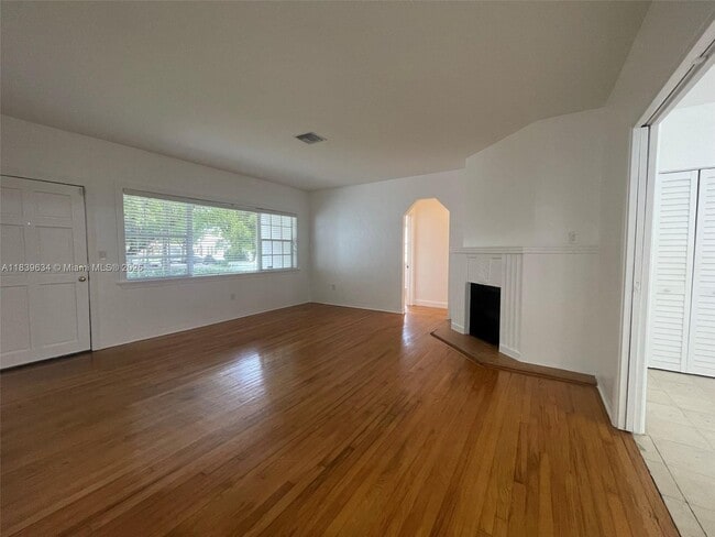 Photo - 845 Lorca St