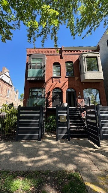 Building Photo - 2142 W Monroe St Unit 1