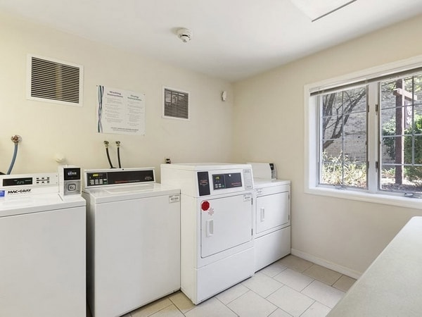 Coventry Square Apartments