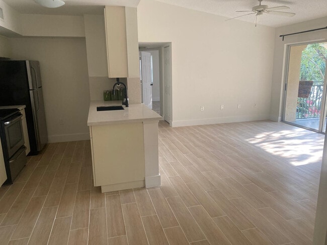 Photo - 2457 Centergate Dr Unit 302