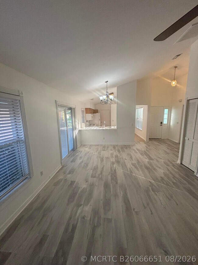 Photo - 542 10th Pl