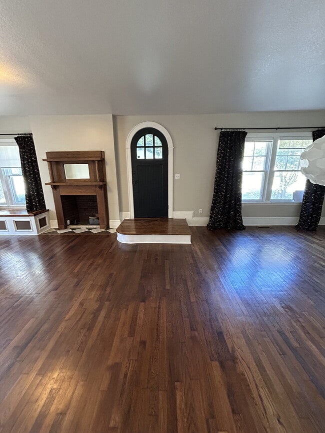 Photo - "Charming 4-Bedroom Retreat with Granite F...