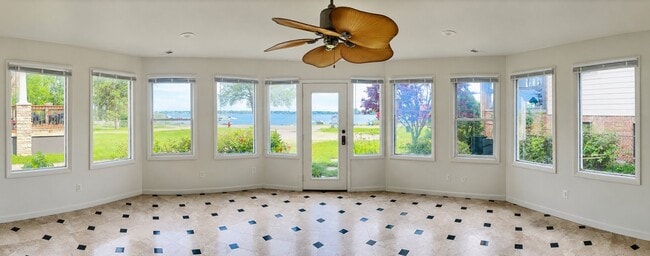 Building Photo - 743 E Walled Lake Dr