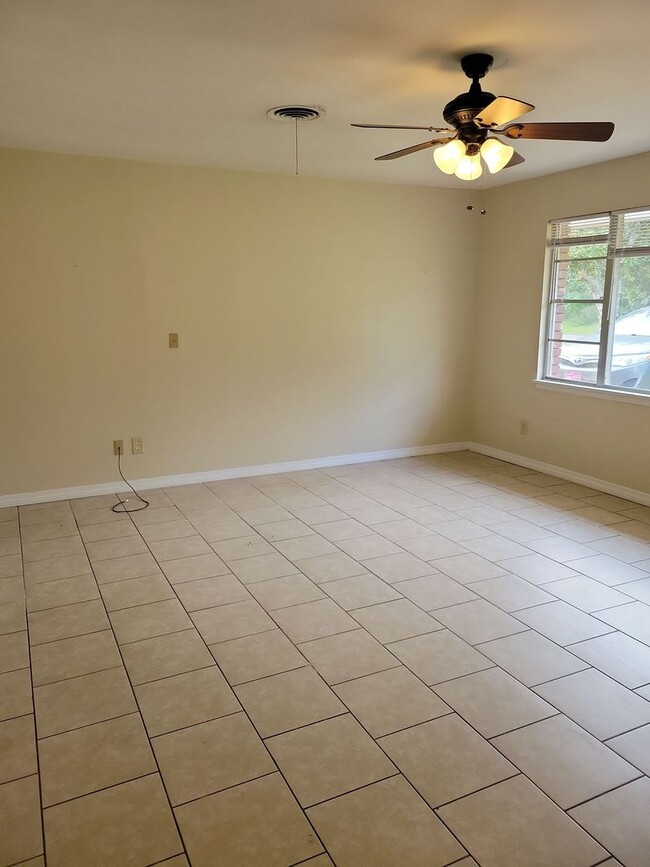 Photo - 3 BD 1.5 BA Ocean Springs Rental in the Go...