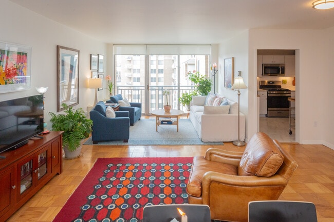 open floor plan - 3001 Veazey Terrace NW Condo Unit 1128