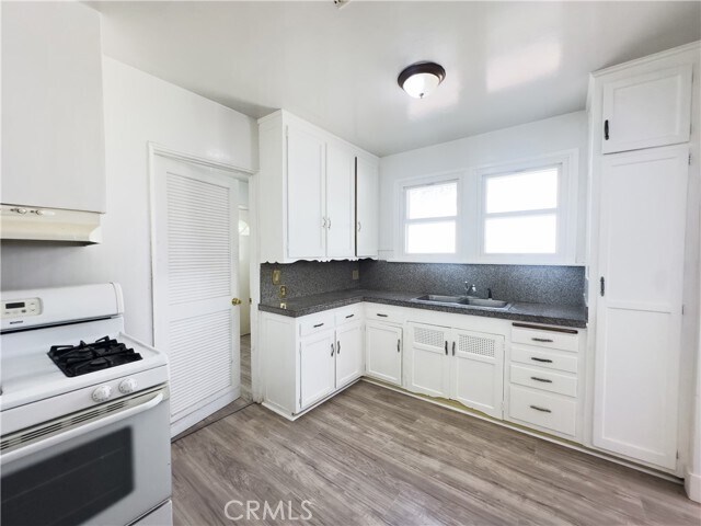 335 W Hillcrest Blvd