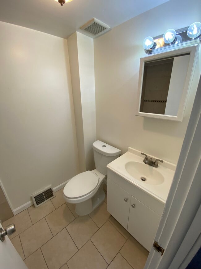 Photo - 637 Willow Way Unidad Modern 2 Bedroom