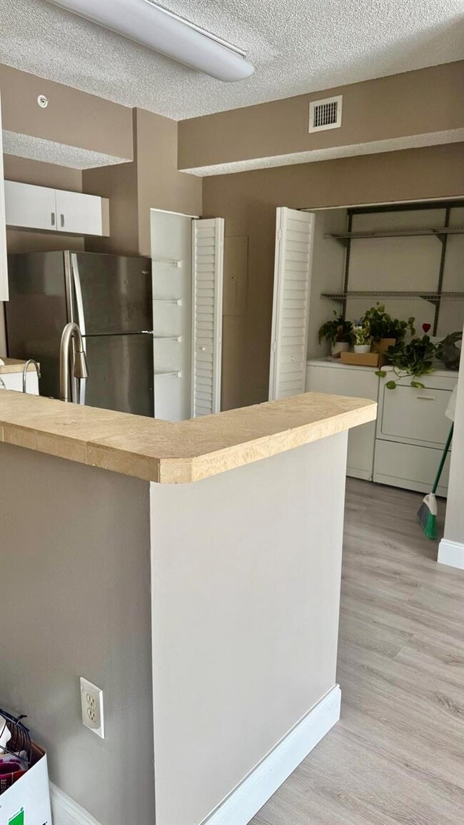 Photo - 6952 SW 39th St Unidad 202