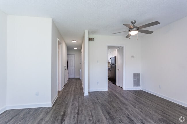 2BR, 1.5BA - 850SF - Living Area