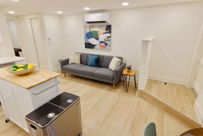 Photo - 921 South Carolina Ave SE Unidad SI ID1094240P