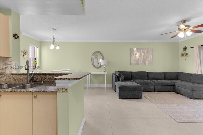 Photo - 2486 Centergate Dr Unidad 203