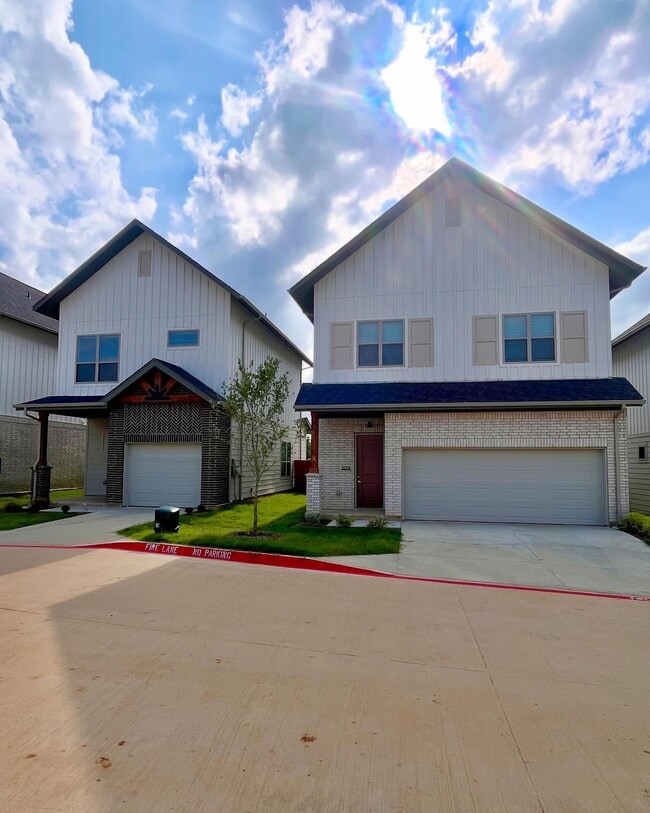 Oak Grove Lane, Aubrey, TX 76227 - 2 BR 2 BA detached house