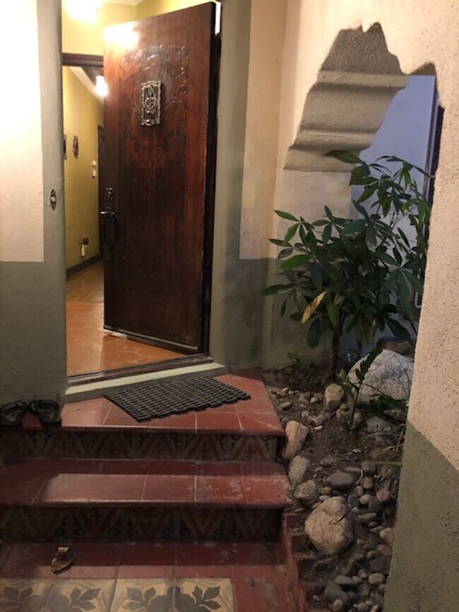 Photo - 4108 S Norton Ave Unit 1