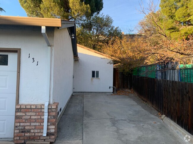 Building Photo - 131 Nanimo Ct Unit 131 Nanimo B Rental