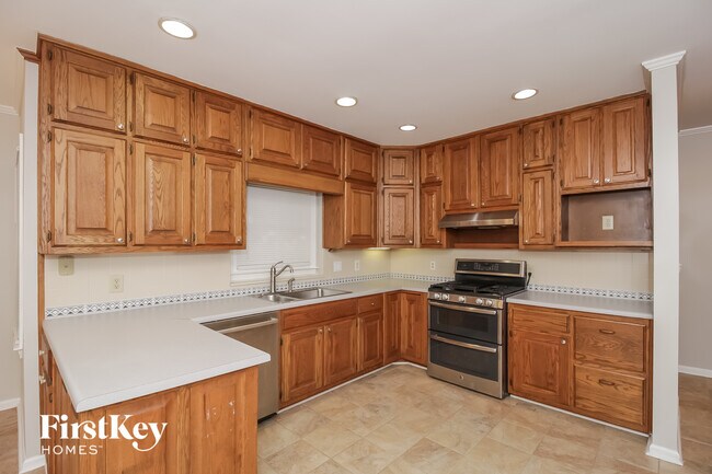 Photo - 4927 Castlewood Dr SW