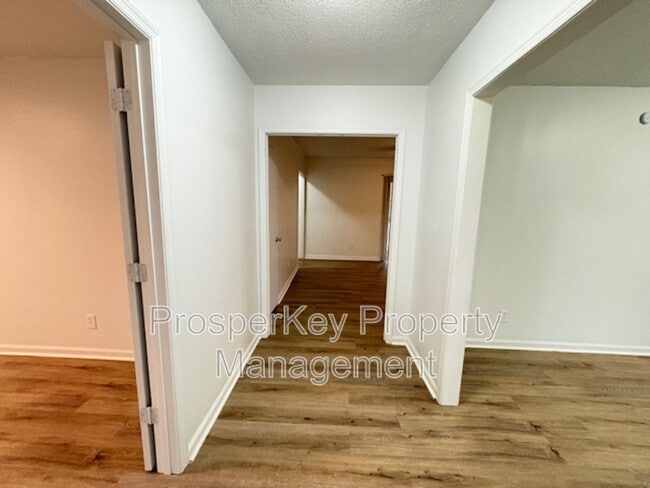 Photo - 740 Ledyard Pl