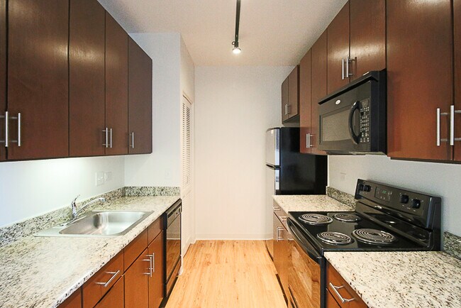 Photo - 755 S Clark St