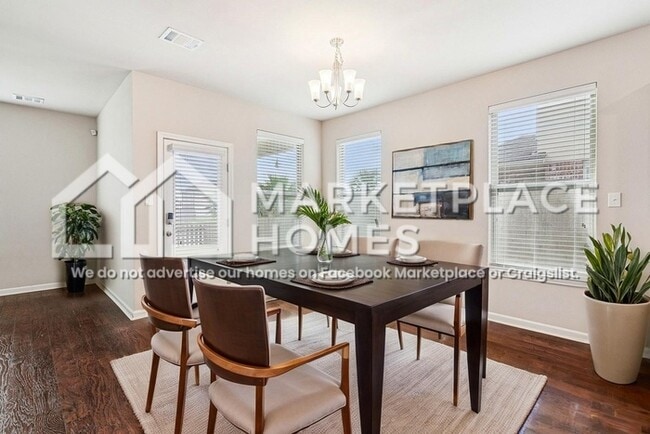 Photo - 905 Lakeshore Vlg Pt