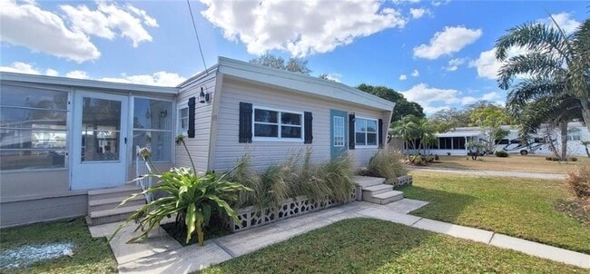Photo - 321 4th St W