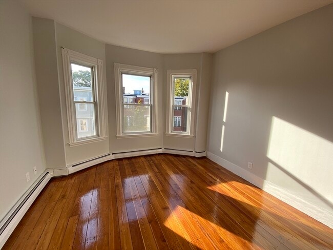 Building Photo - 632 Dorchester Ave Unit 3
