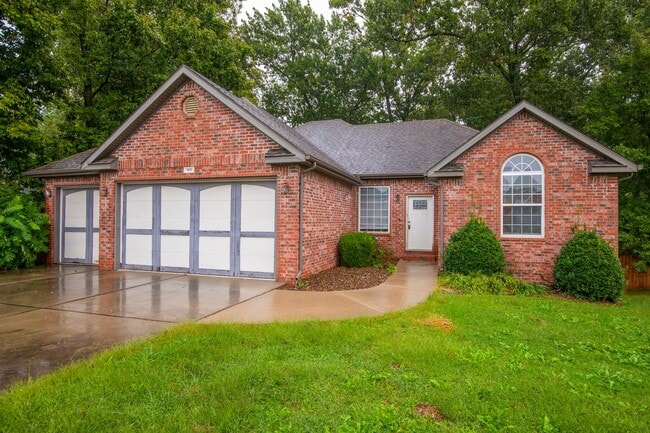 Building Photo - ***605 Tunbridge Drive***